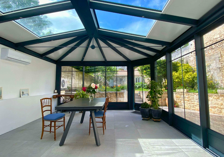 veranda 16 avec puits de lumière et toit trois pentes