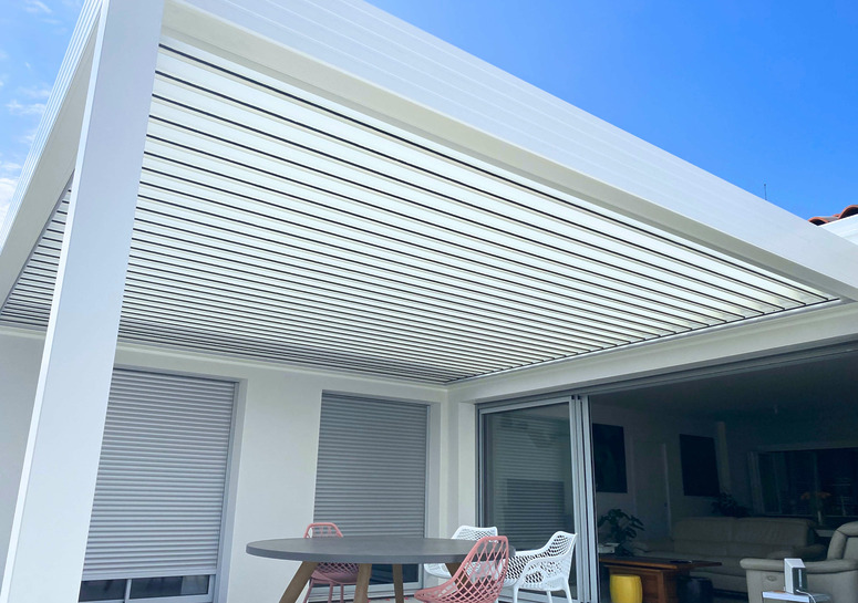 Pergola bioclimatique adossée à Saintes