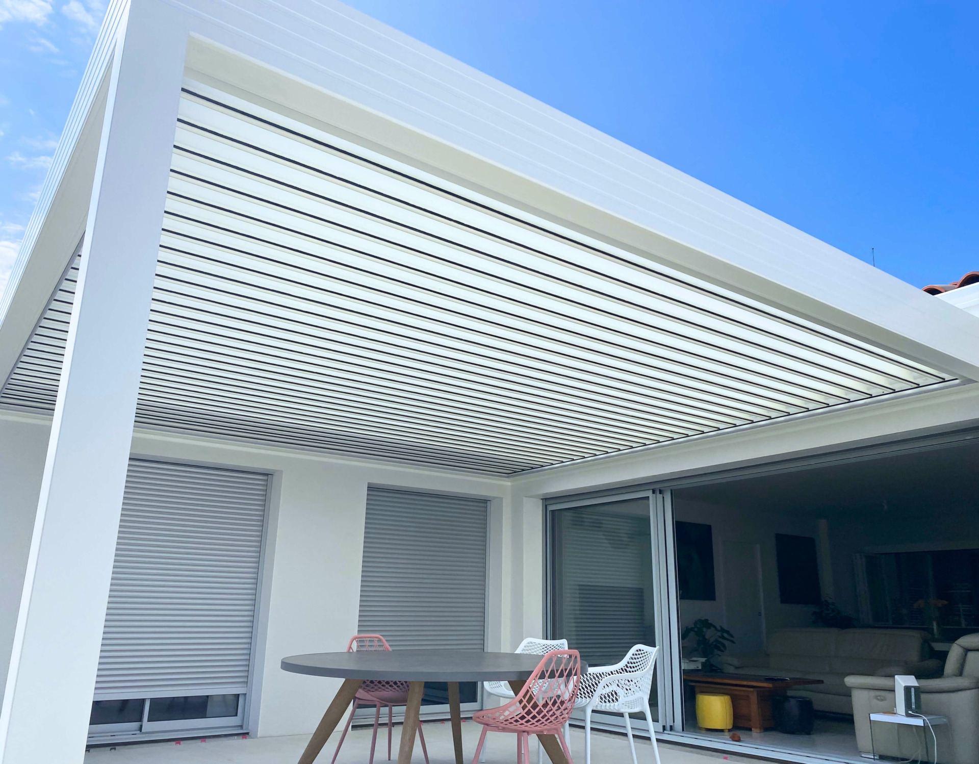 Pergola bioclimatique adossée à Saintes