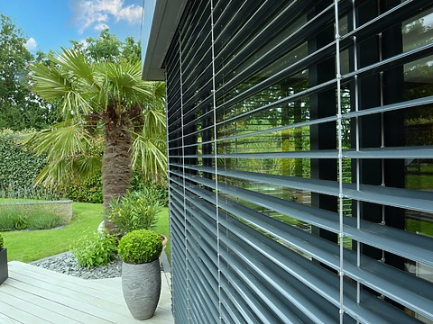 Brise soleil orientable dans une extension Ille-et-Vilaine