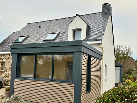 Extension maison La Baule Escoublac avec bardage aluminium imitation bois