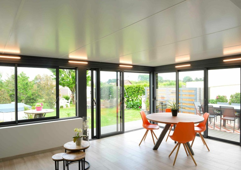 extension veranda toit plat avec un éclairage LED