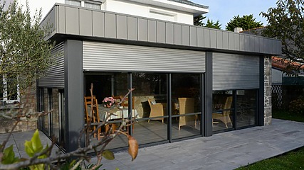 veranda le croisic en zinc avec volets roulants