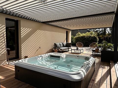 pergola jacuzzi