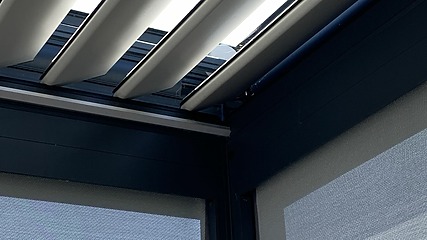 Lames orientables d'une pergola Pornic