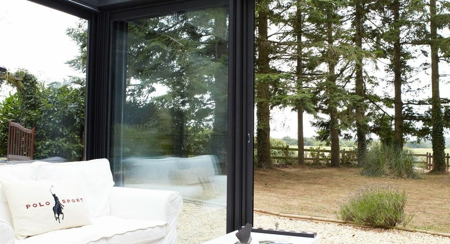 intérieur d'une veranda sur mesure en aluminium