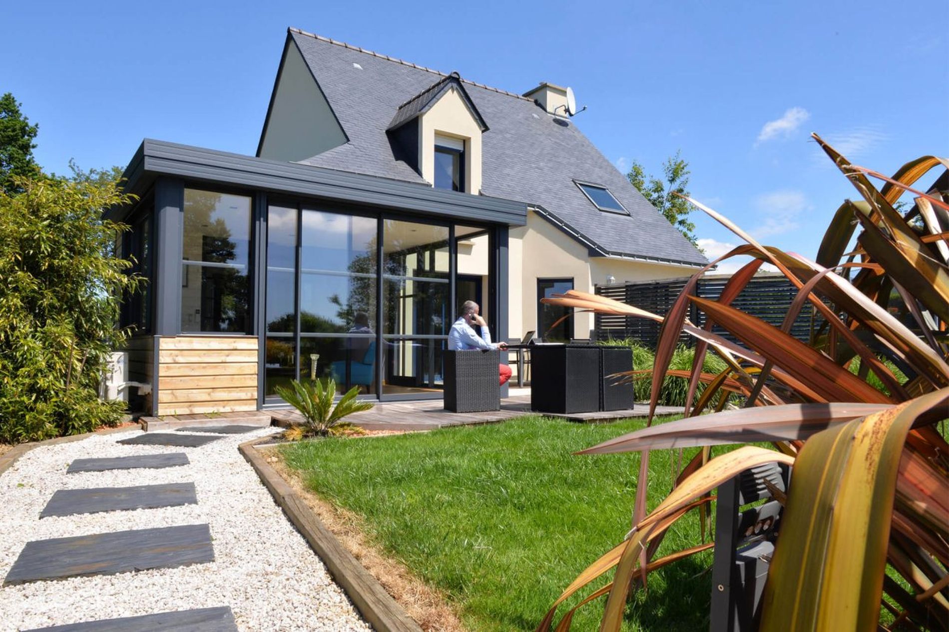 Maison avec toit terrasse : un aménagement moderne et pratique