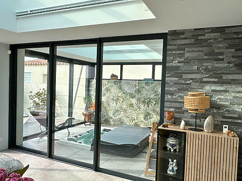 interieur extension maison avec jacuzzi en Vendée