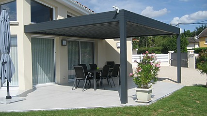 pergola bioclimatique sur terrasse en Vendée