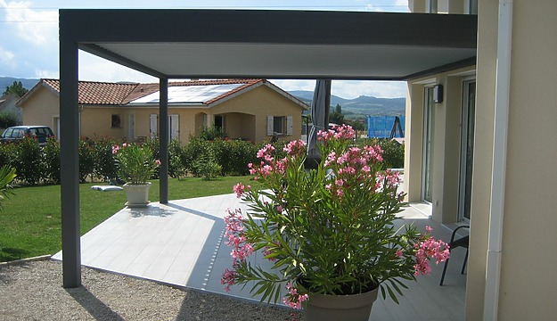 pergola sur terrasse réalisée par le fabricant Fillonneau