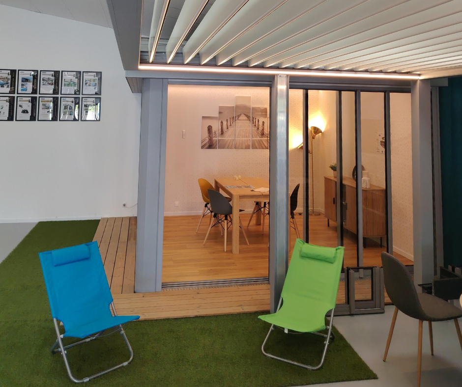 Pergola avec lames orientables dans le showroom Fillonneau de Rennes